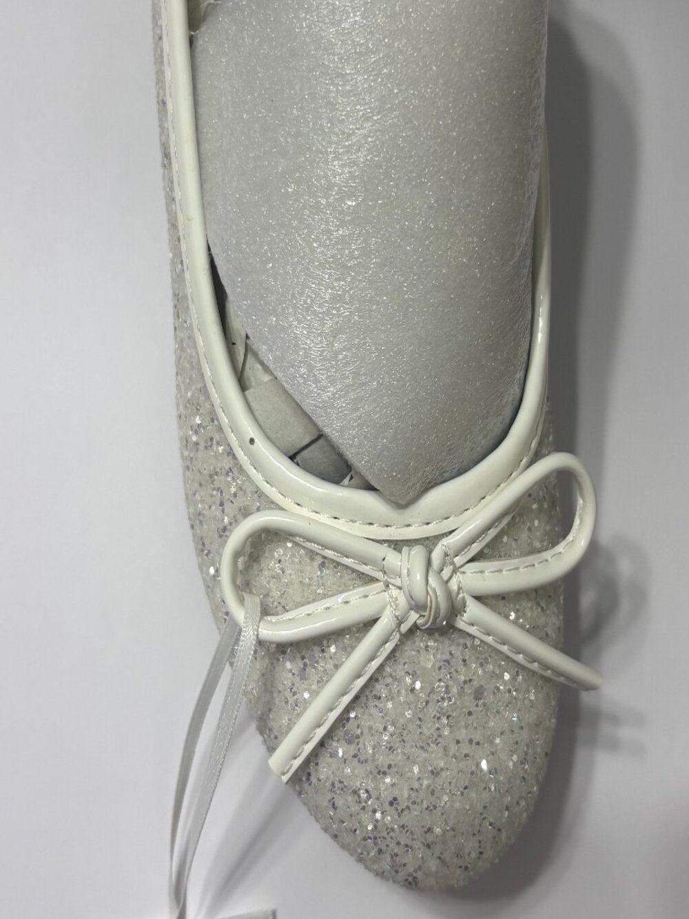 Felix & Flora Girls Glitter Ballet Flats with Bow - White / Silver